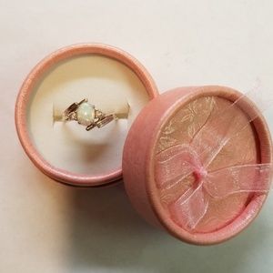 Beautiful silver opal vintage ring size 8